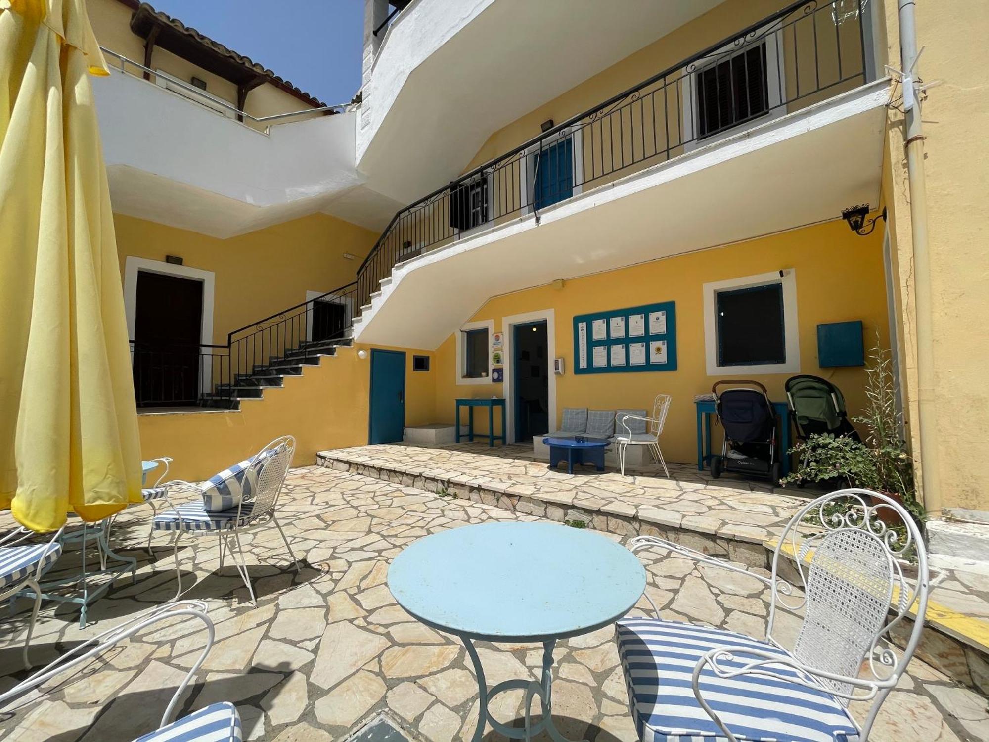 Sunflower Apartments & Studios Kassiopi Luaran gambar