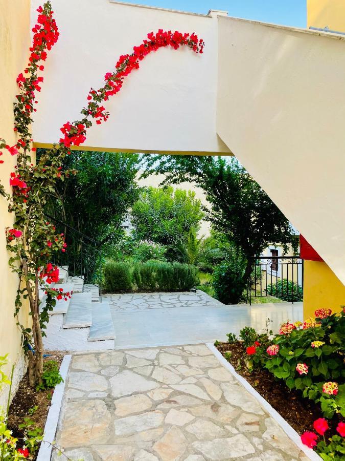 Sunflower Apartments & Studios Kassiopi Luaran gambar