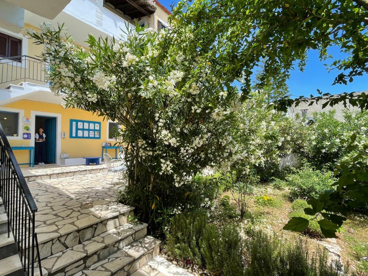 Sunflower Apartments & Studios Kassiopi Luaran gambar