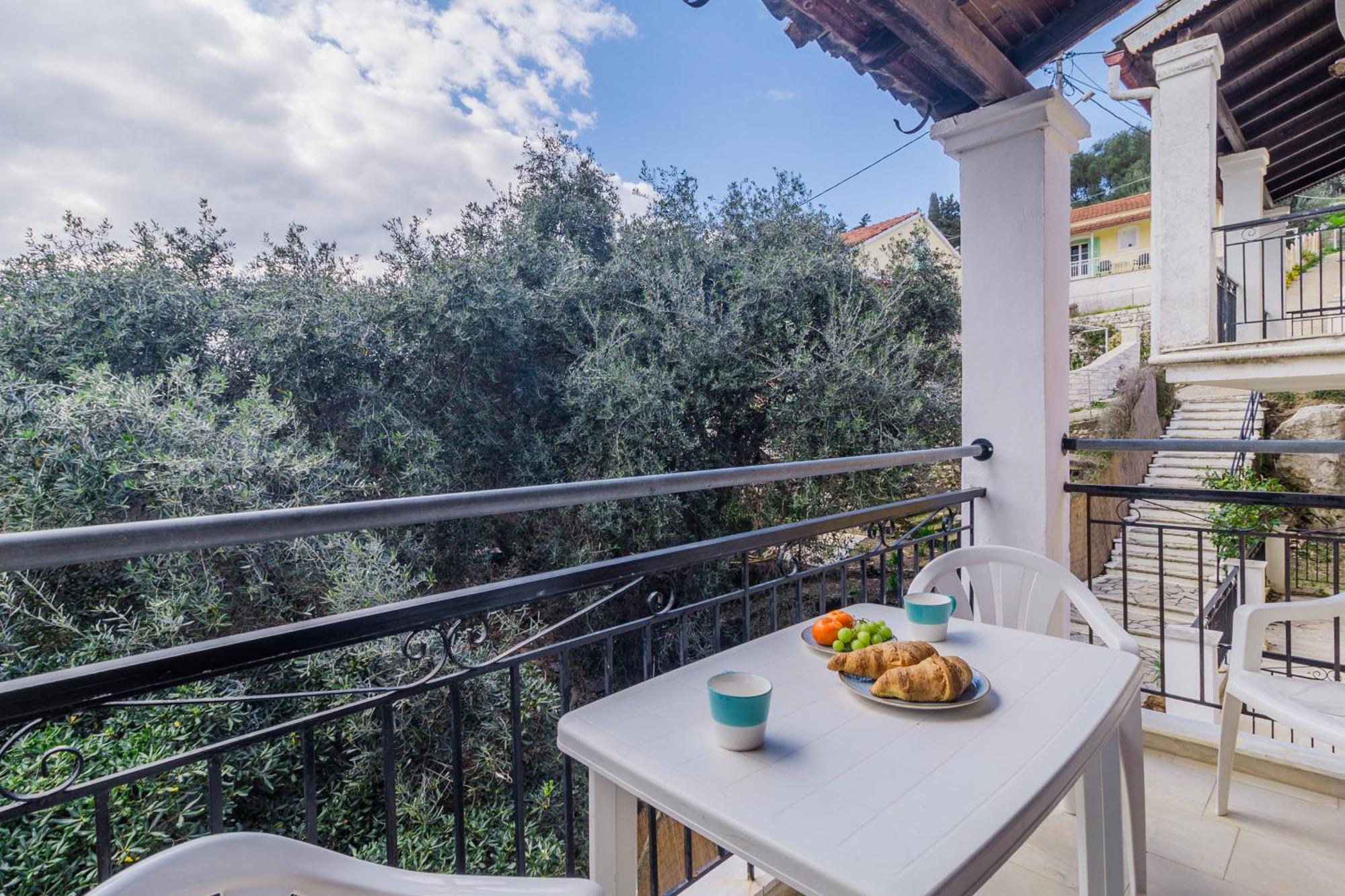 Sunflower Apartments & Studios Kassiopi Luaran gambar