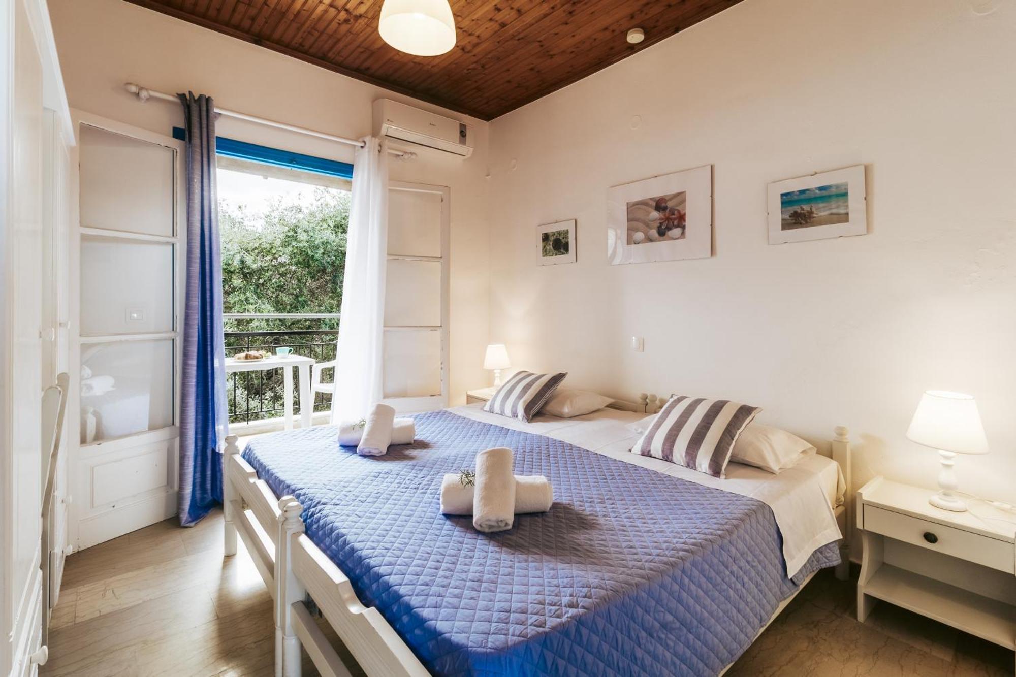 Sunflower Apartments & Studios Kassiopi Luaran gambar