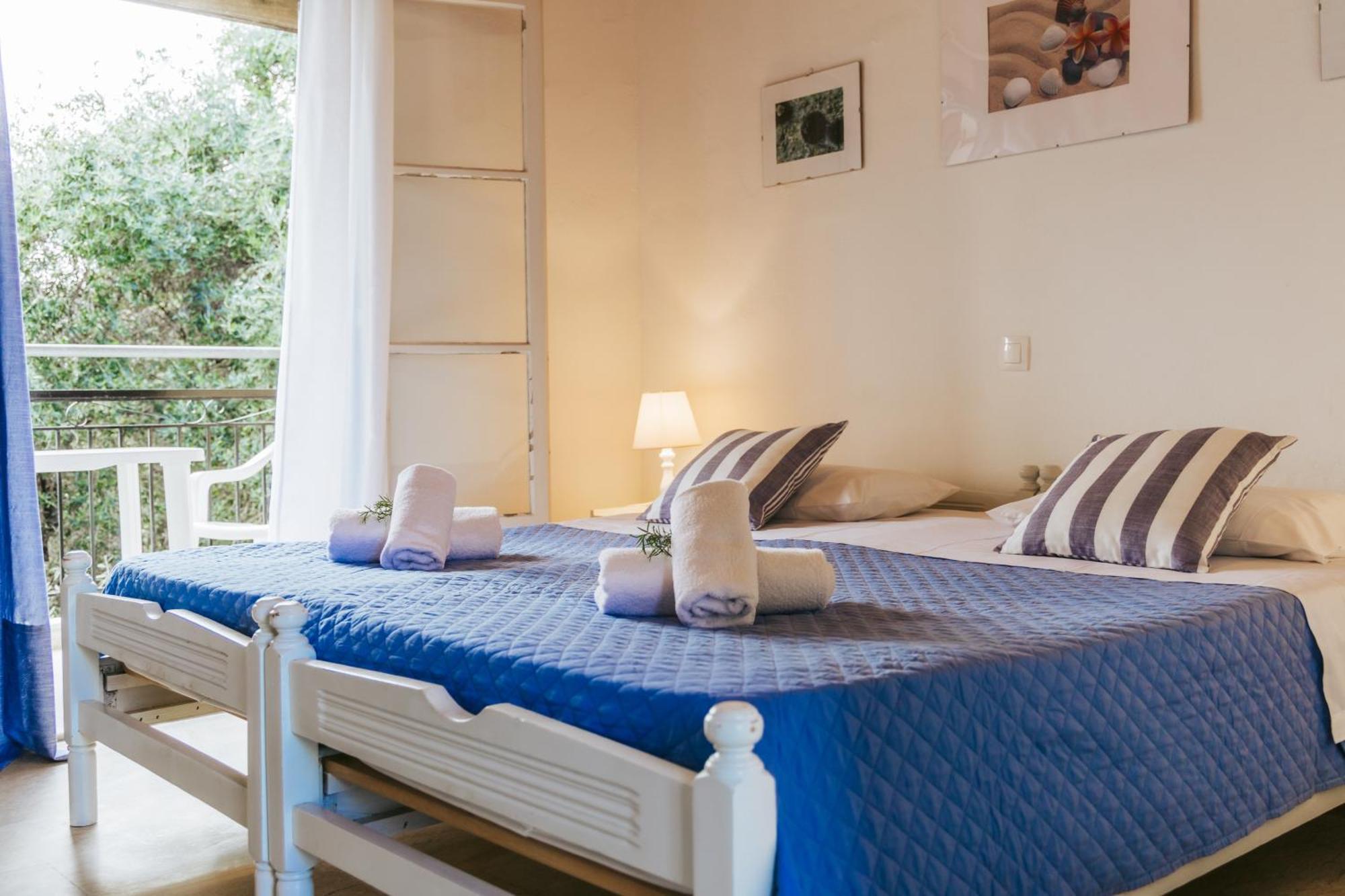 Sunflower Apartments & Studios Kassiopi Luaran gambar