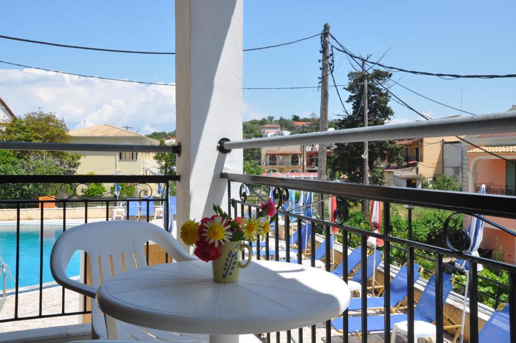 Sunflower Apartments & Studios Kassiopi Luaran gambar