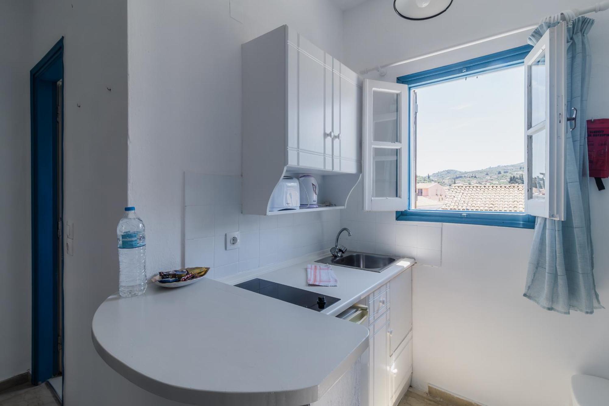 Sunflower Apartments & Studios Kassiopi Luaran gambar