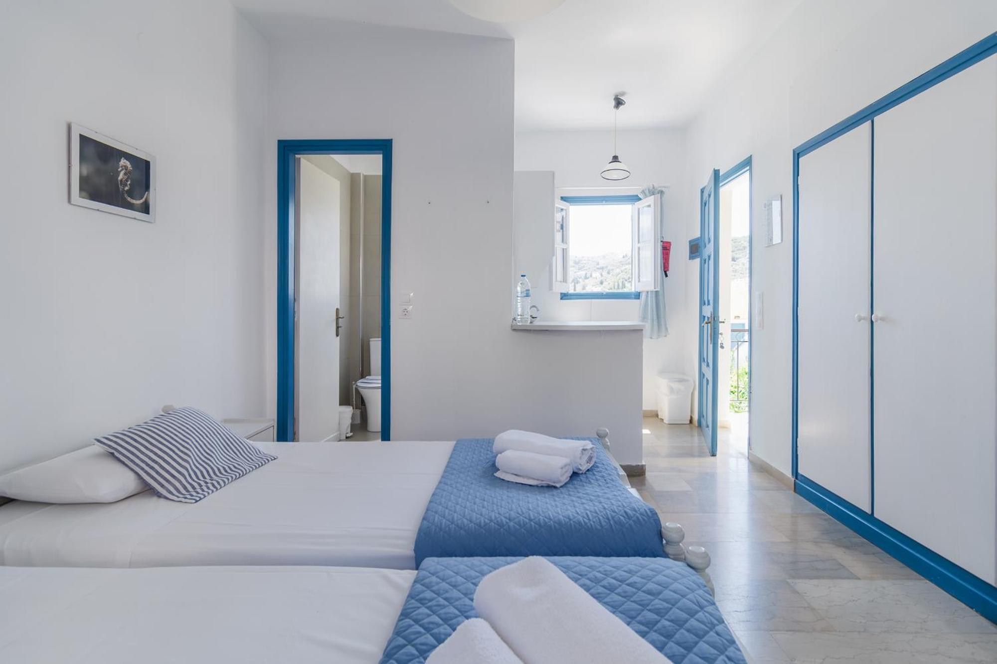 Sunflower Apartments & Studios Kassiopi Luaran gambar