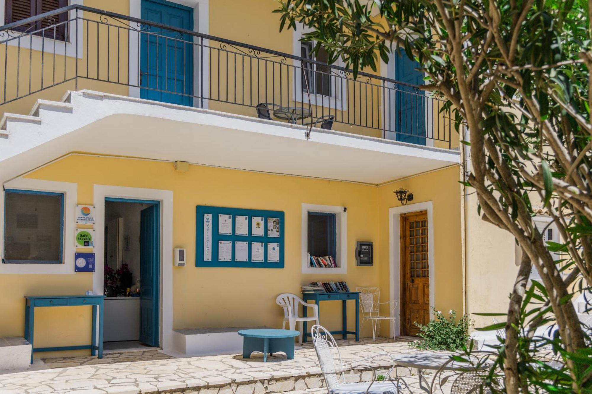 Sunflower Apartments & Studios Kassiopi Luaran gambar