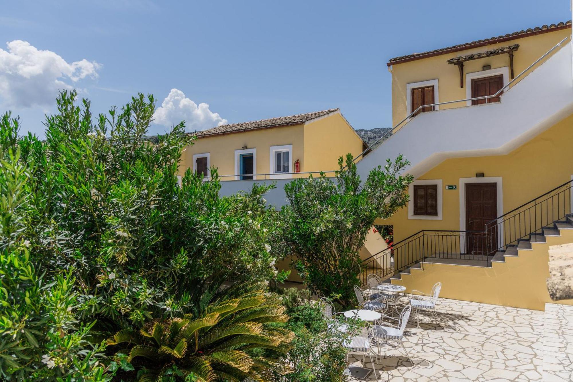 Sunflower Apartments & Studios Kassiopi Luaran gambar
