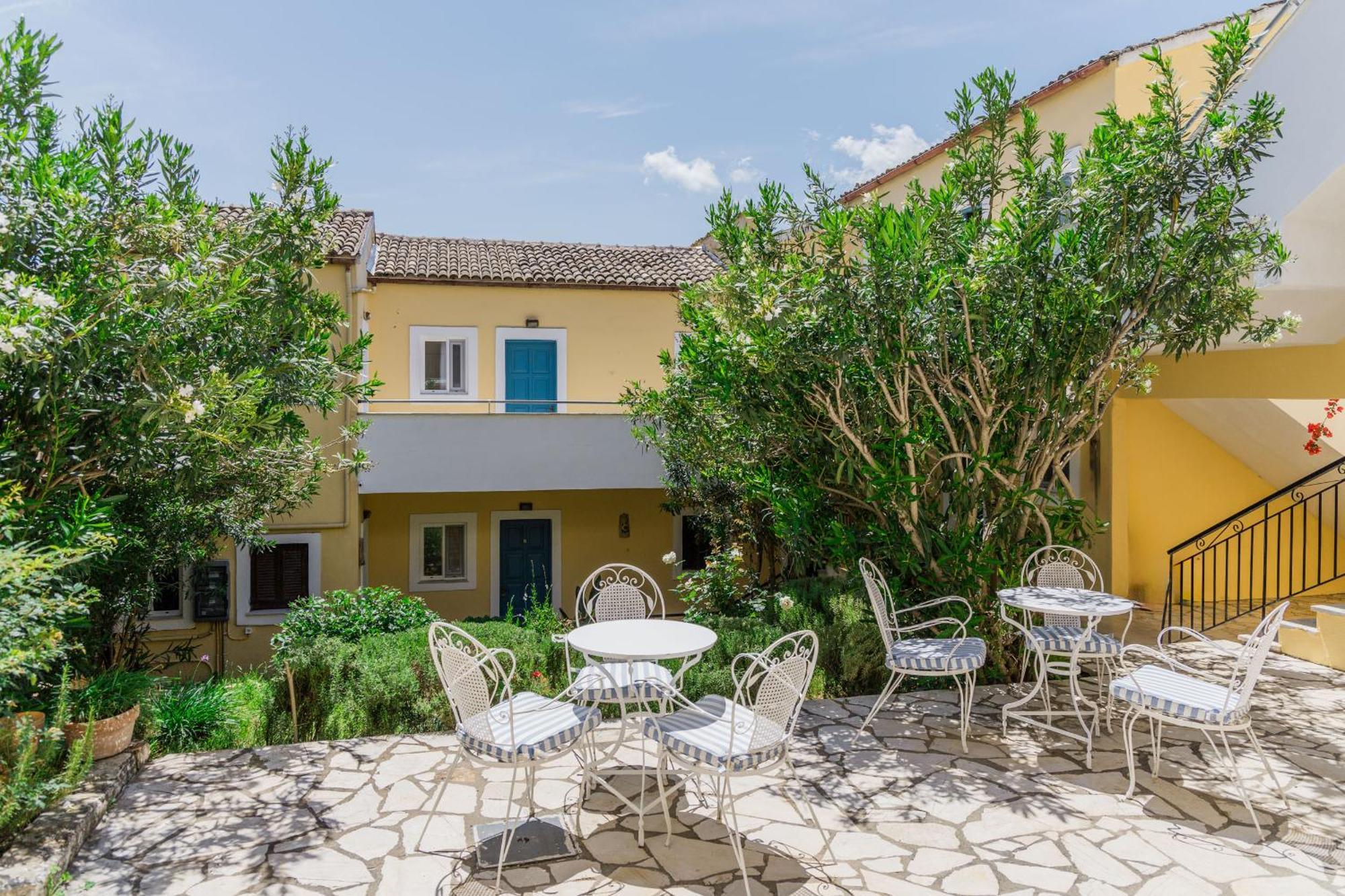 Sunflower Apartments & Studios Kassiopi Luaran gambar